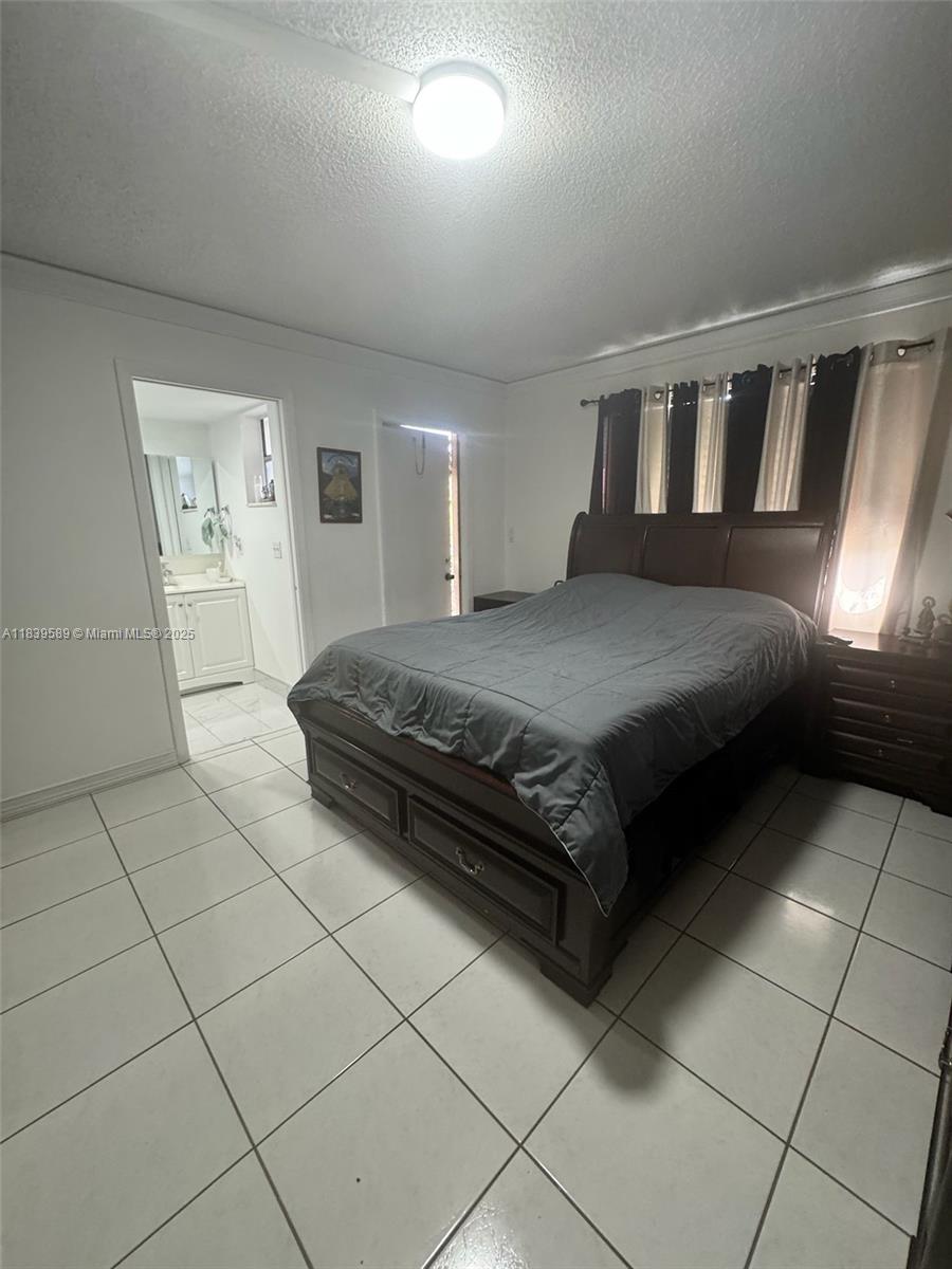 COUNTRY LANE CONDO - Residential