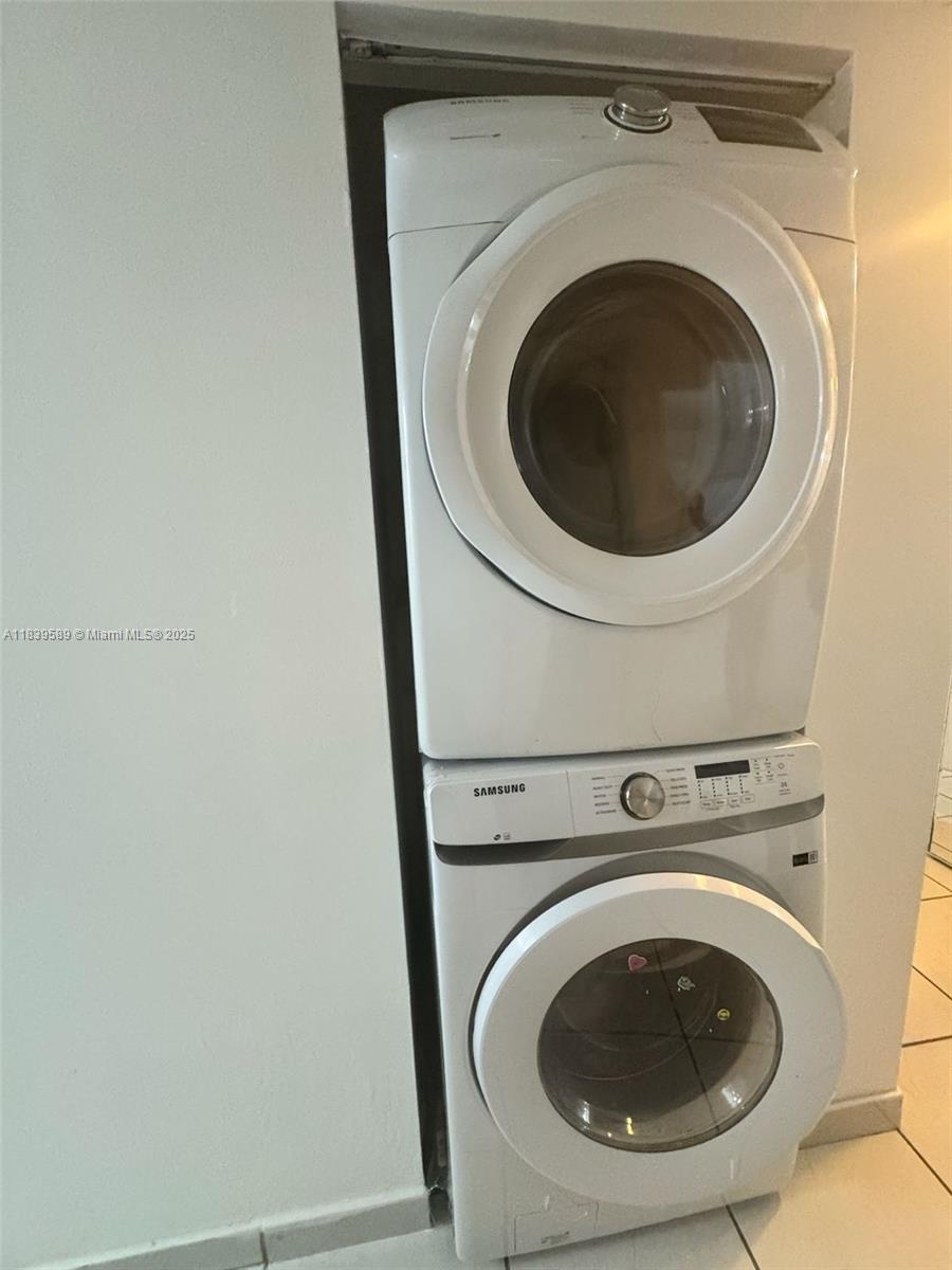 COUNTRY LANE CONDO - Residential