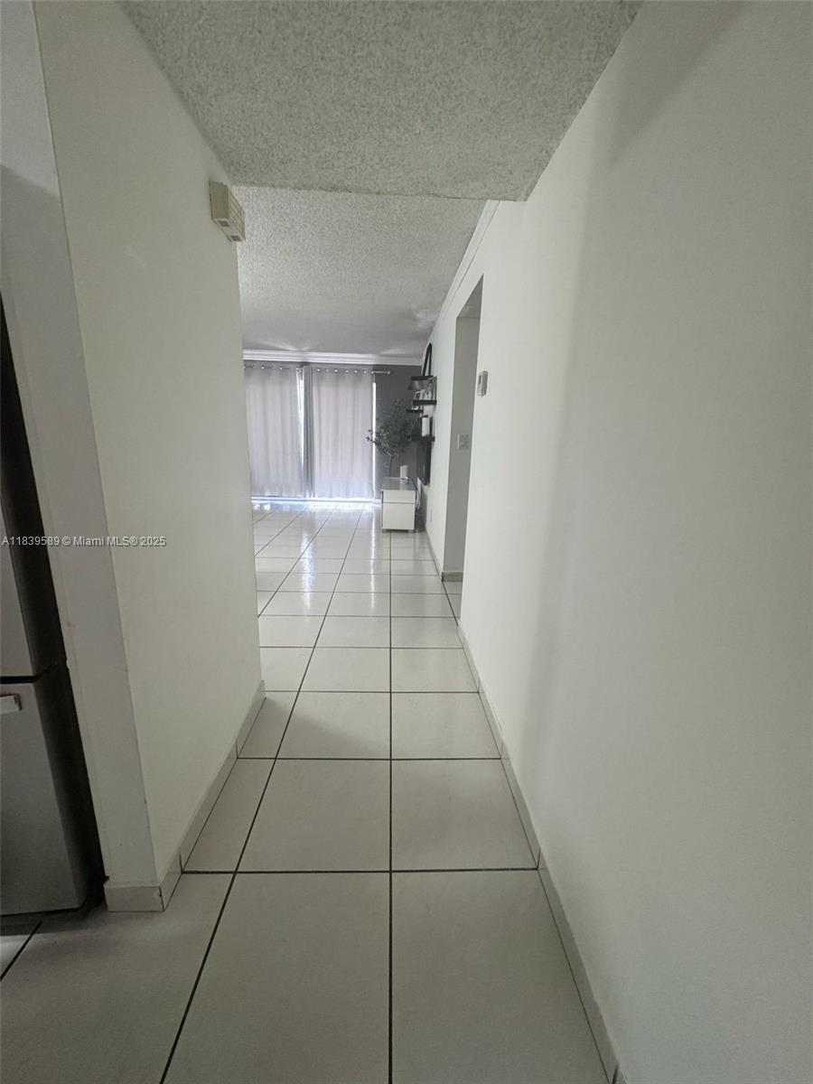 COUNTRY LANE CONDO - Residential