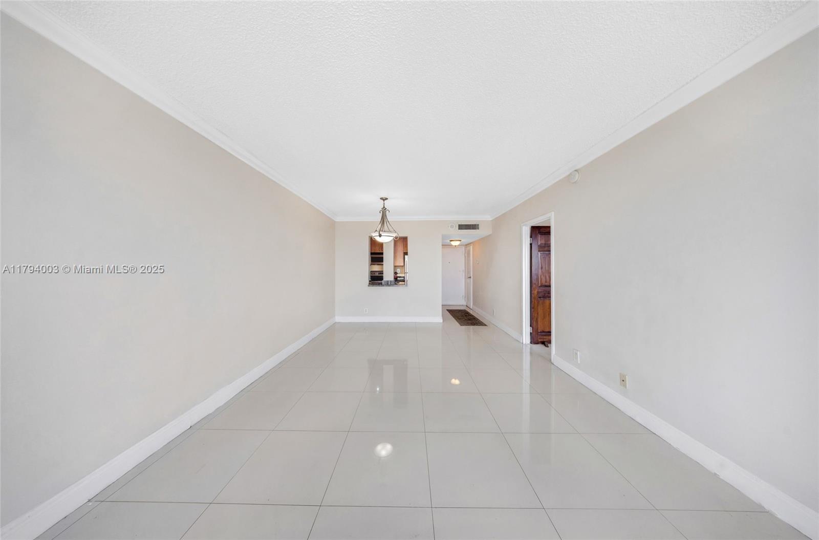 2450 NE 135th St 1006