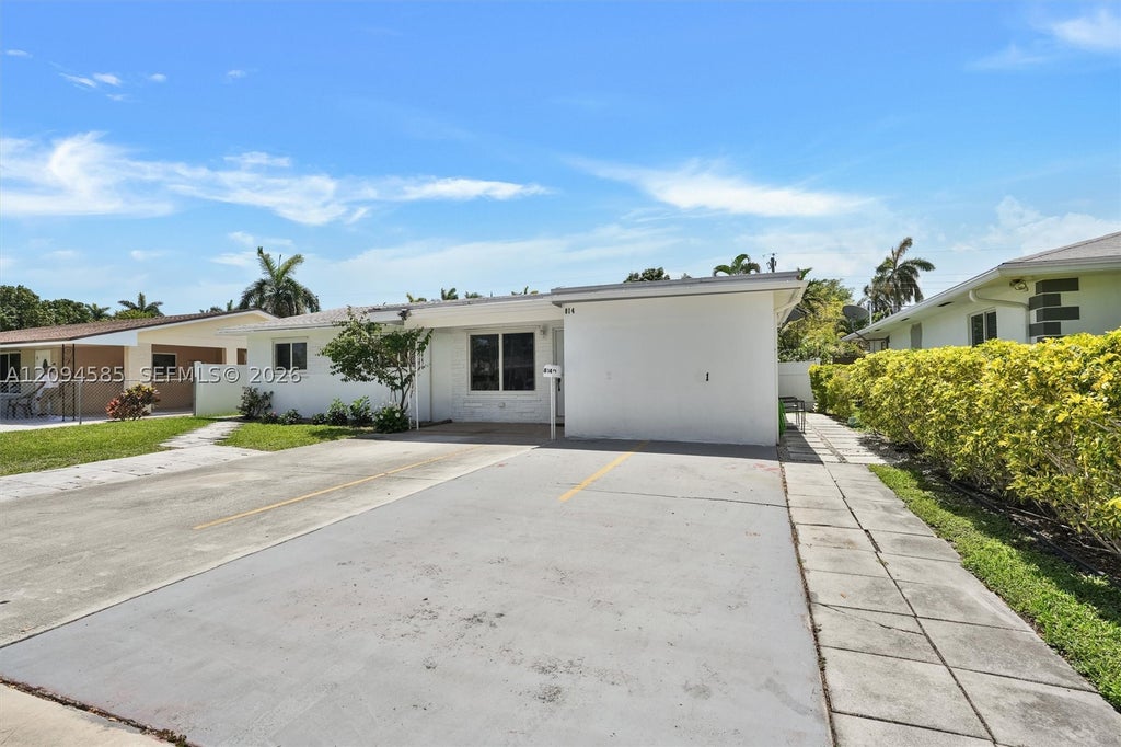 Photo of 814 NE 4th St #814, Hallandale Beach, FL 33009 (MLS # A12094585)