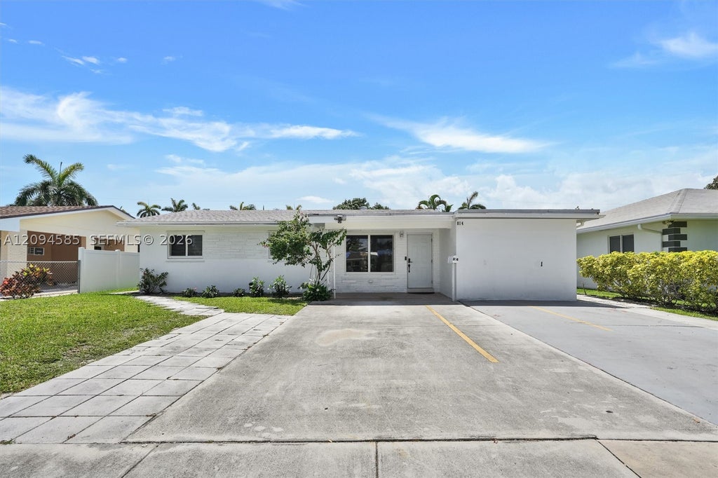 Photo of 814 NE 4th St #814, Hallandale Beach, FL 33009 (MLS # A12094585)