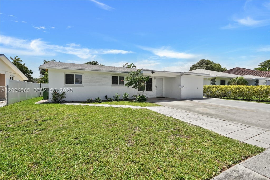 Photo of 814 NE 4th St #814, Hallandale Beach, FL 33009 (MLS # A12094585)
