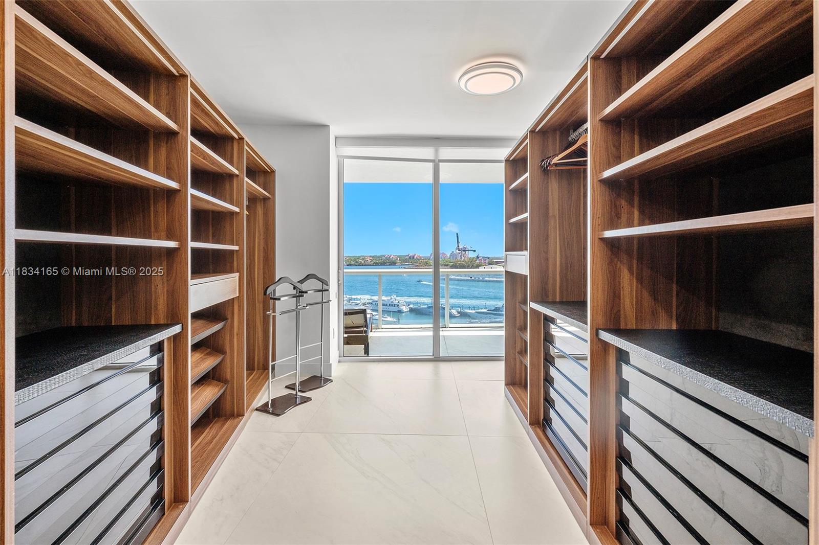 ICON CONDO - Residential