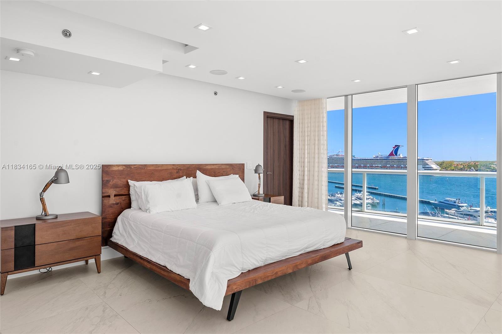 ICON CONDO - Residential