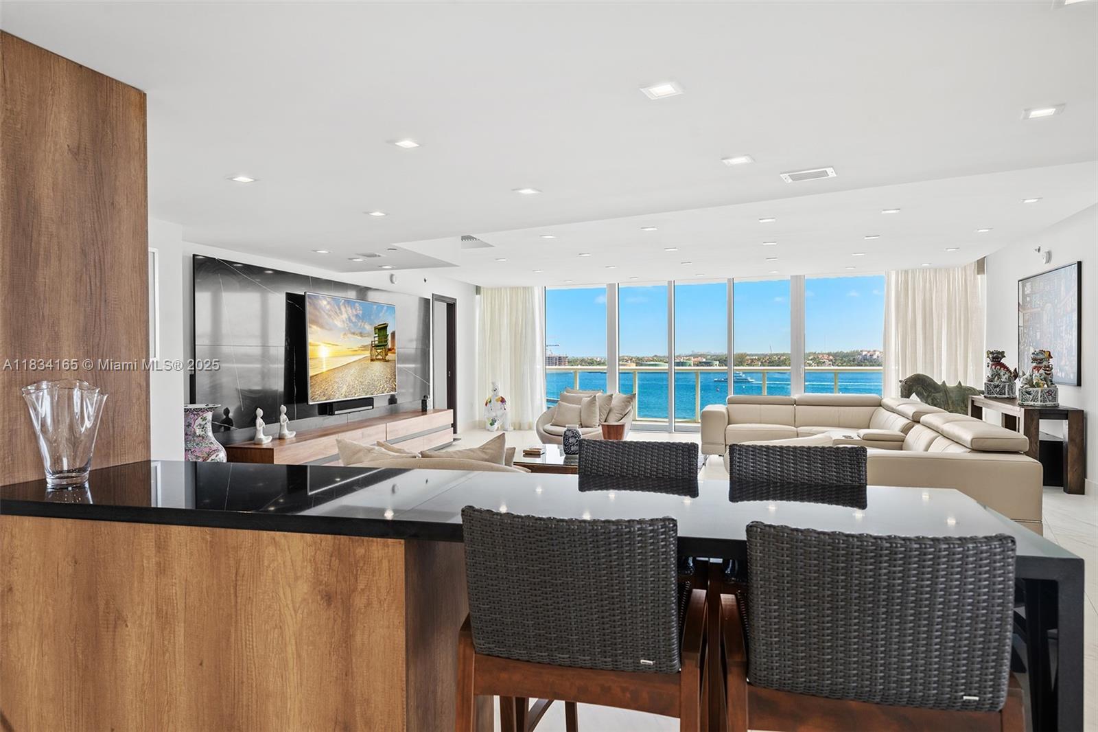 ICON CONDO - Residential