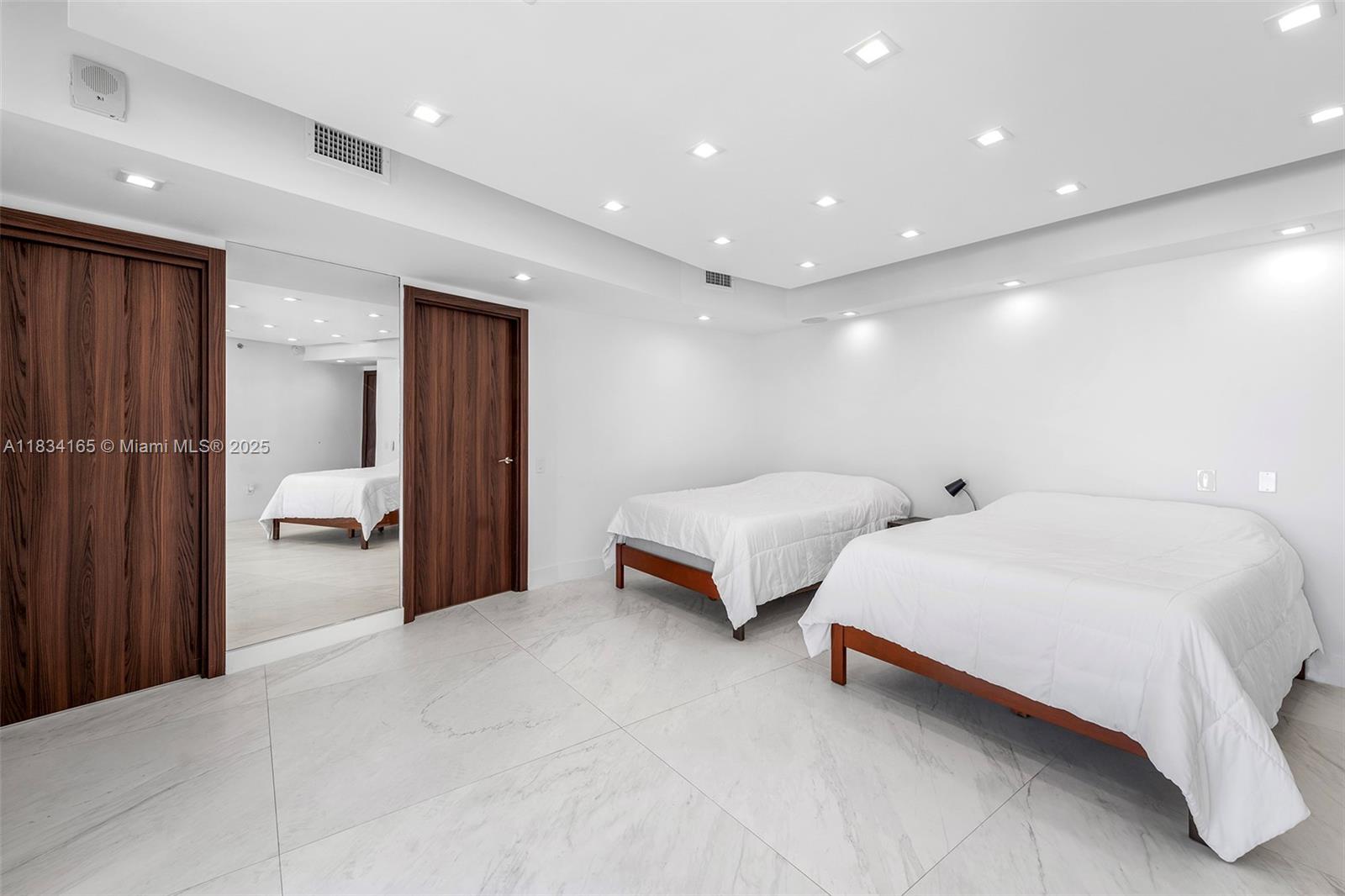 ICON CONDO - Residential