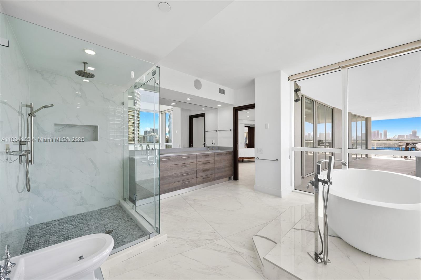 ICON CONDO - Residential