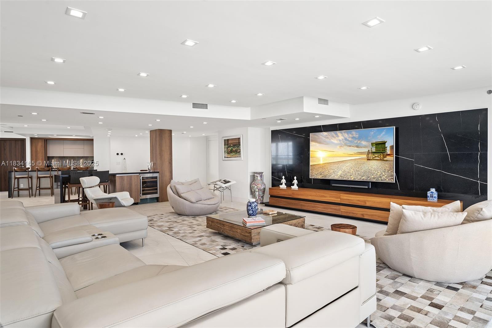 ICON CONDO - Residential