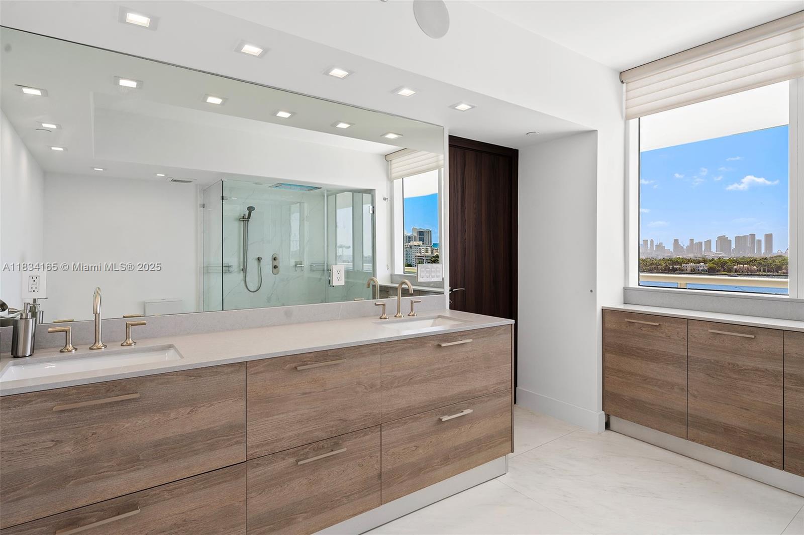 ICON CONDO - Residential