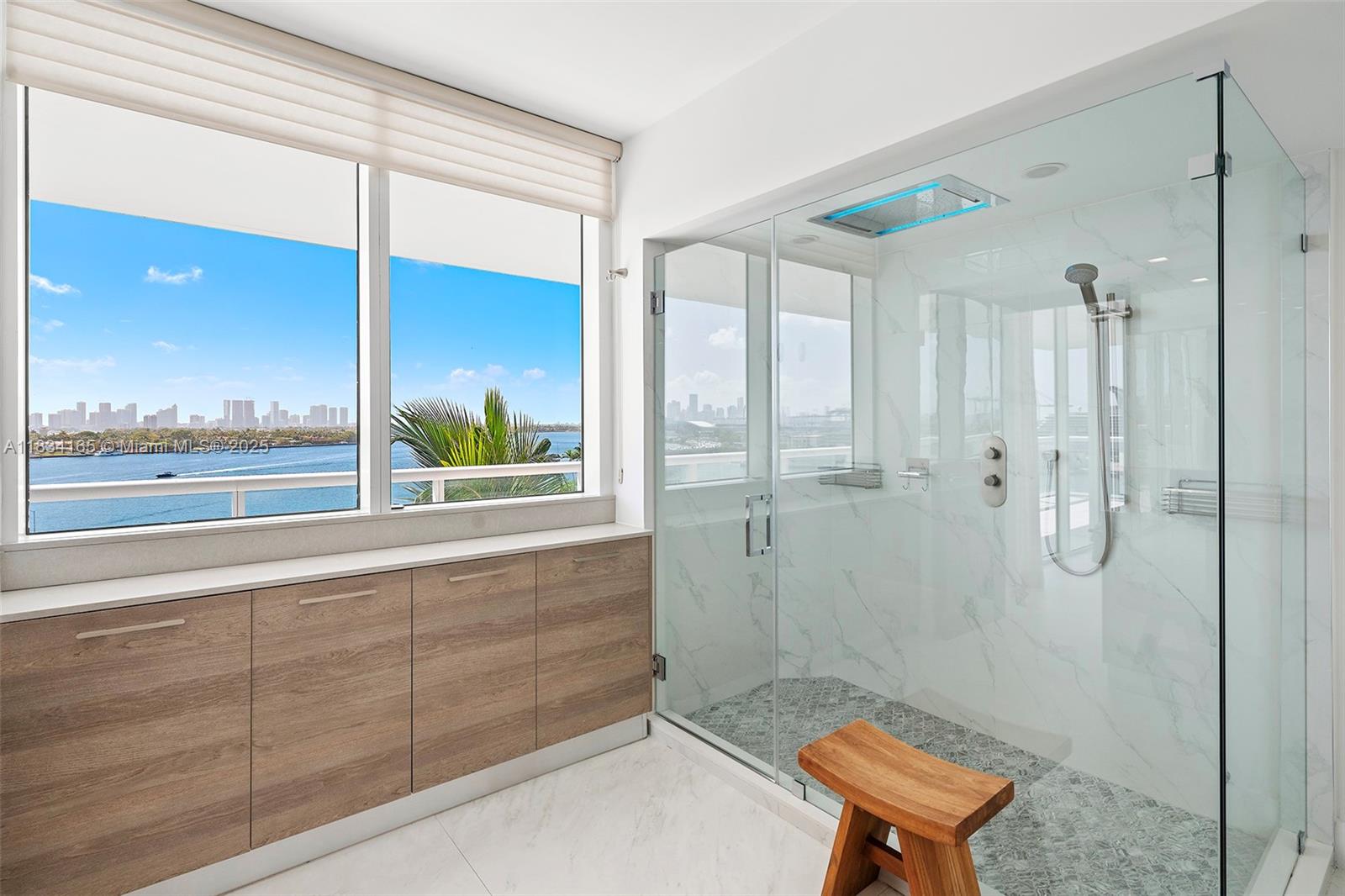 ICON CONDO - Residential