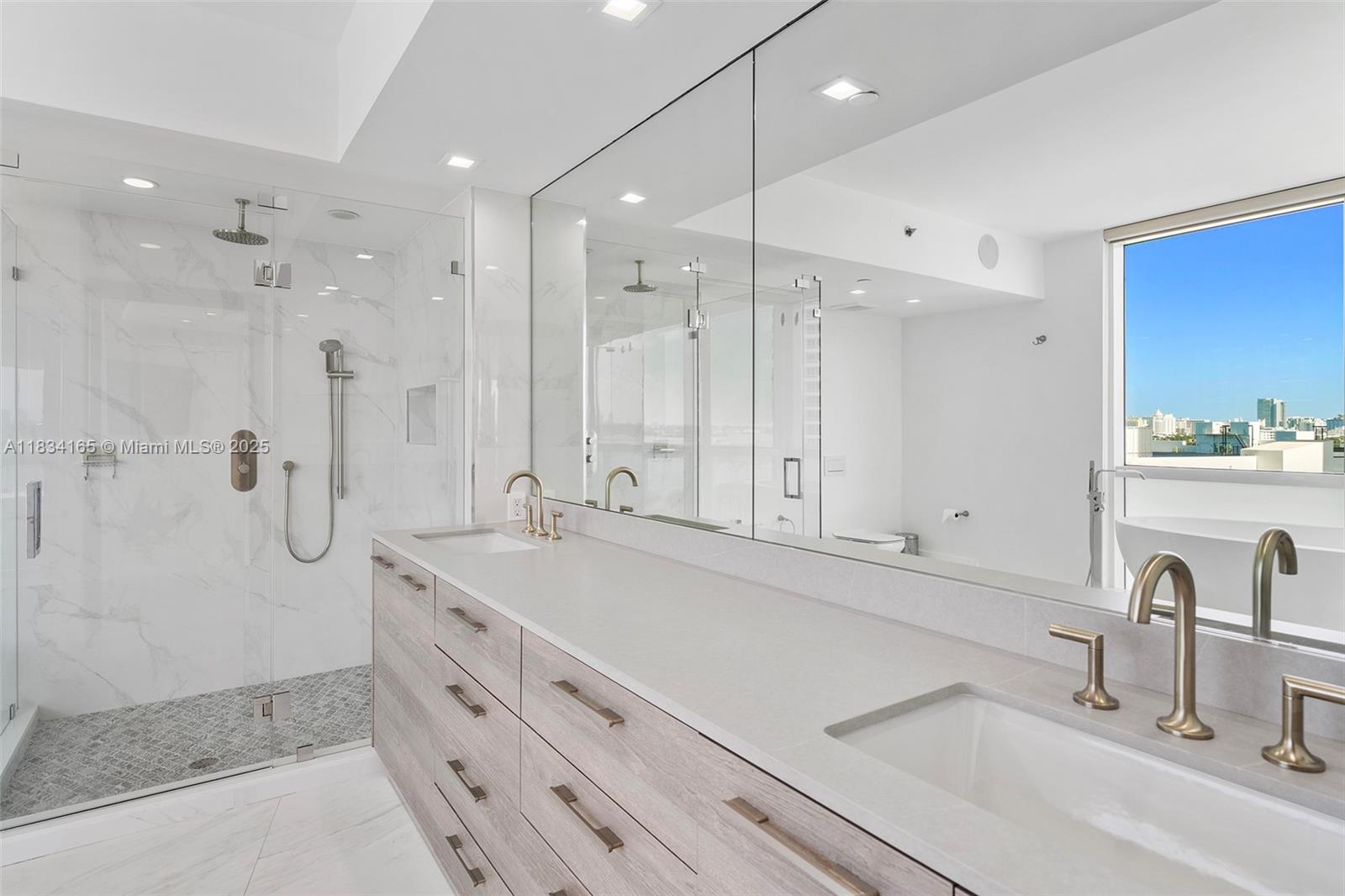 ICON CONDO - Residential