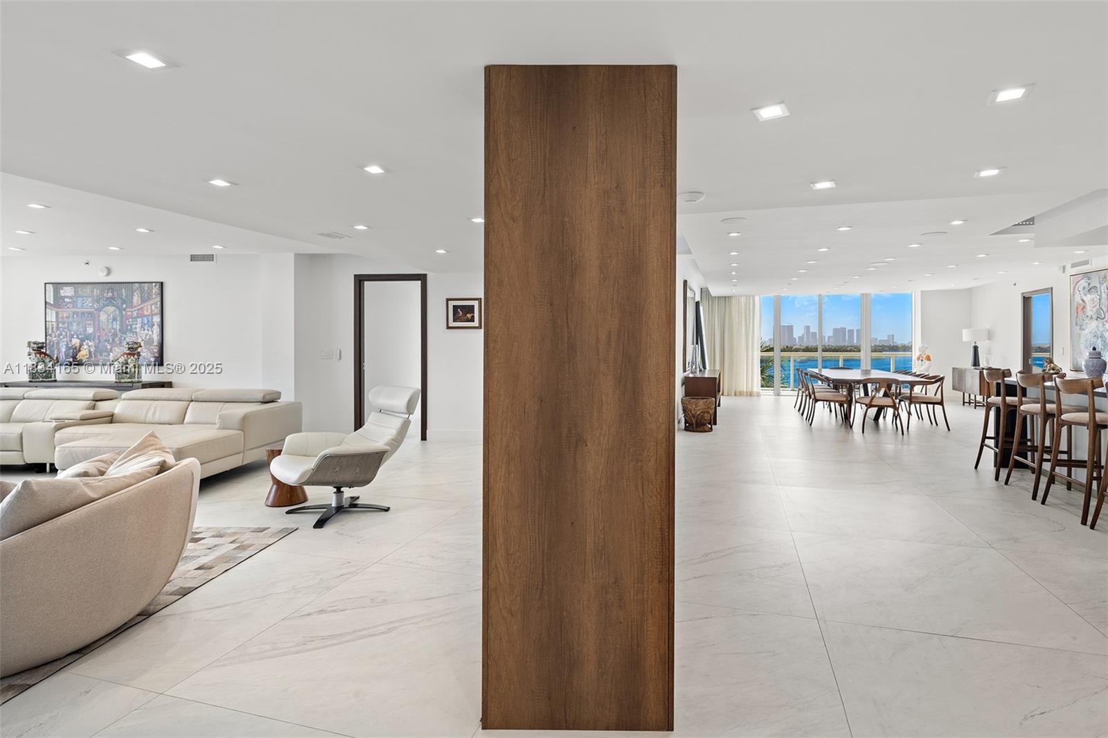 ICON CONDO - Residential