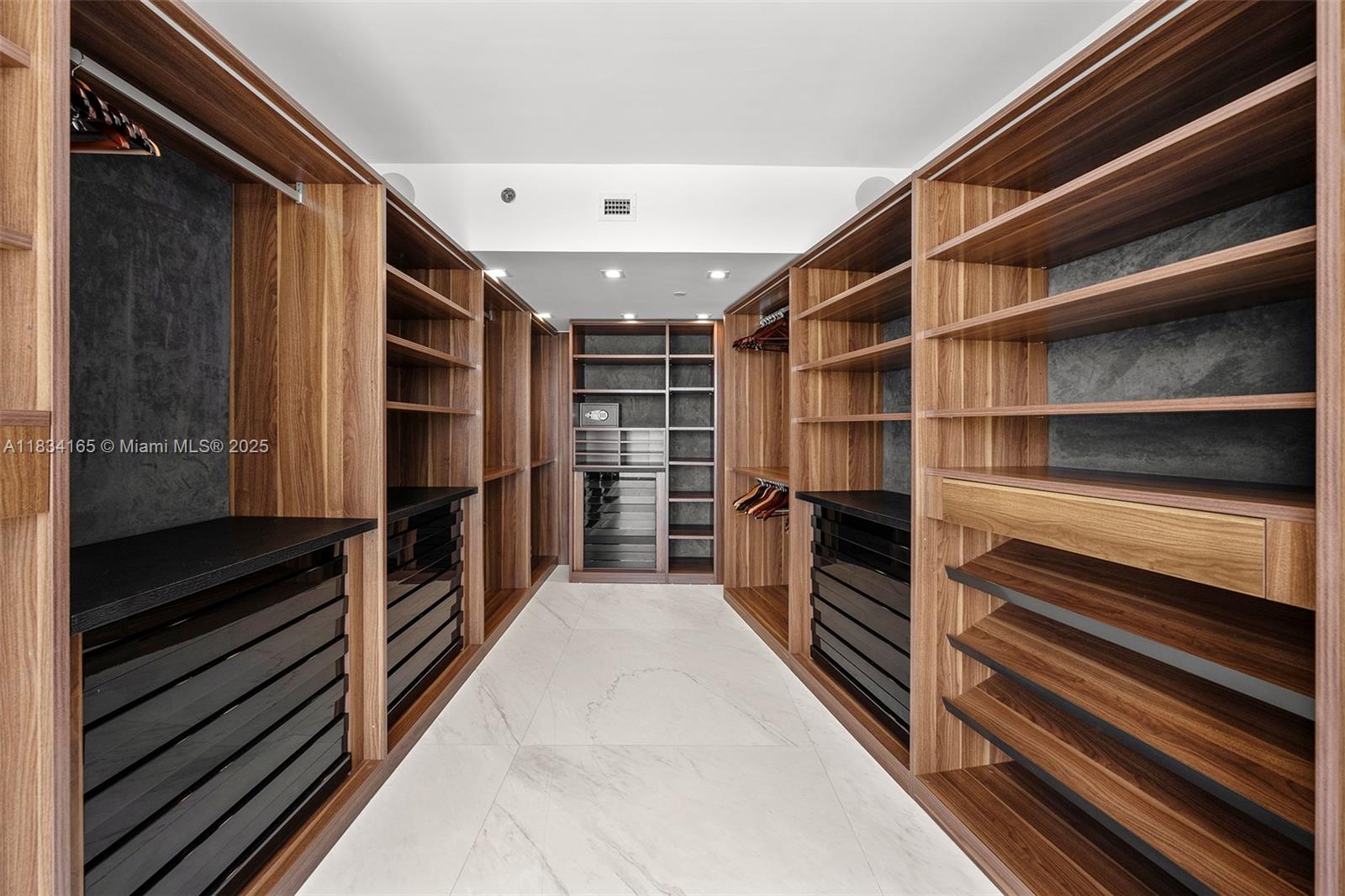 ICON CONDO - Residential