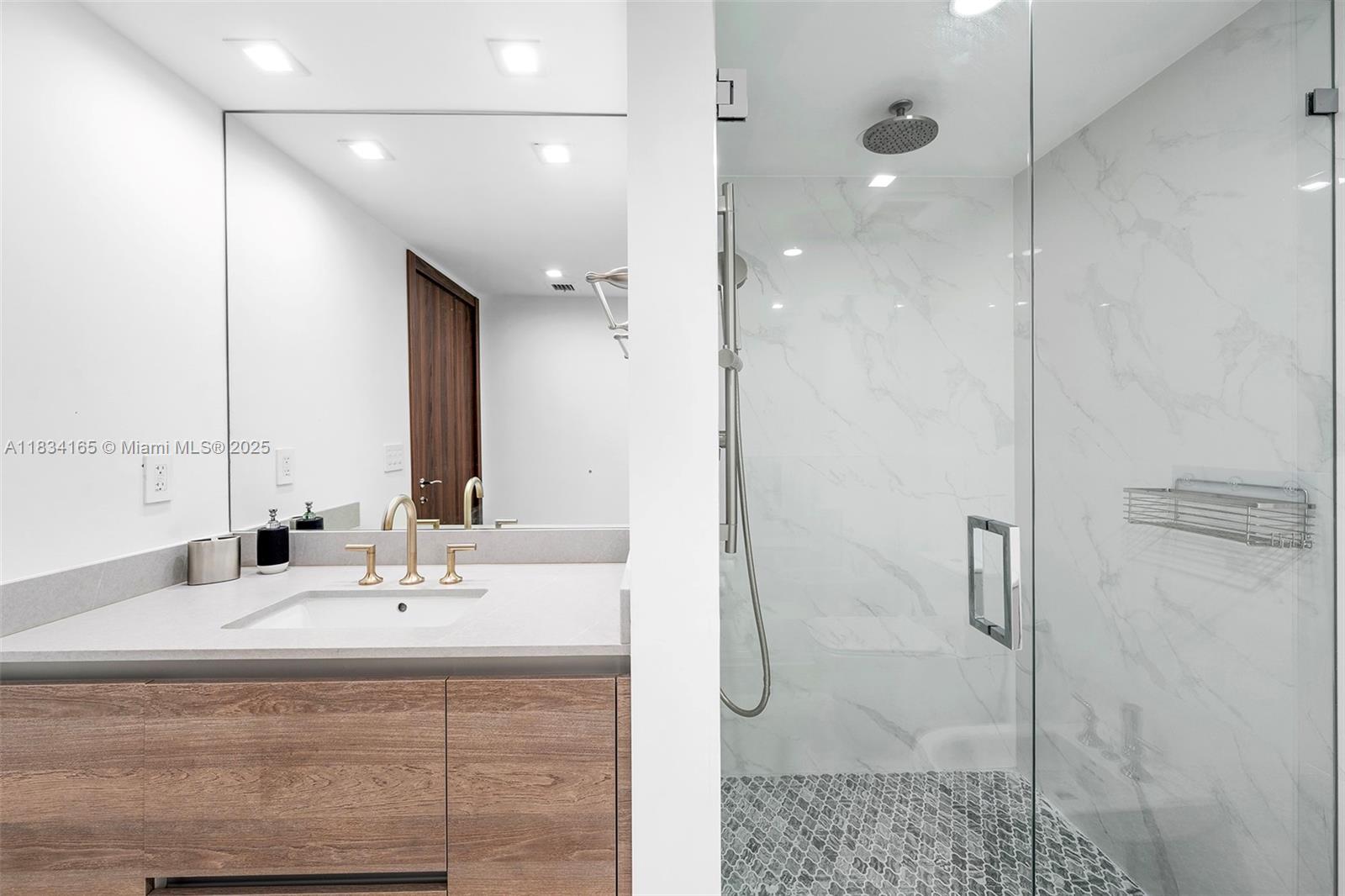 ICON CONDO - Residential