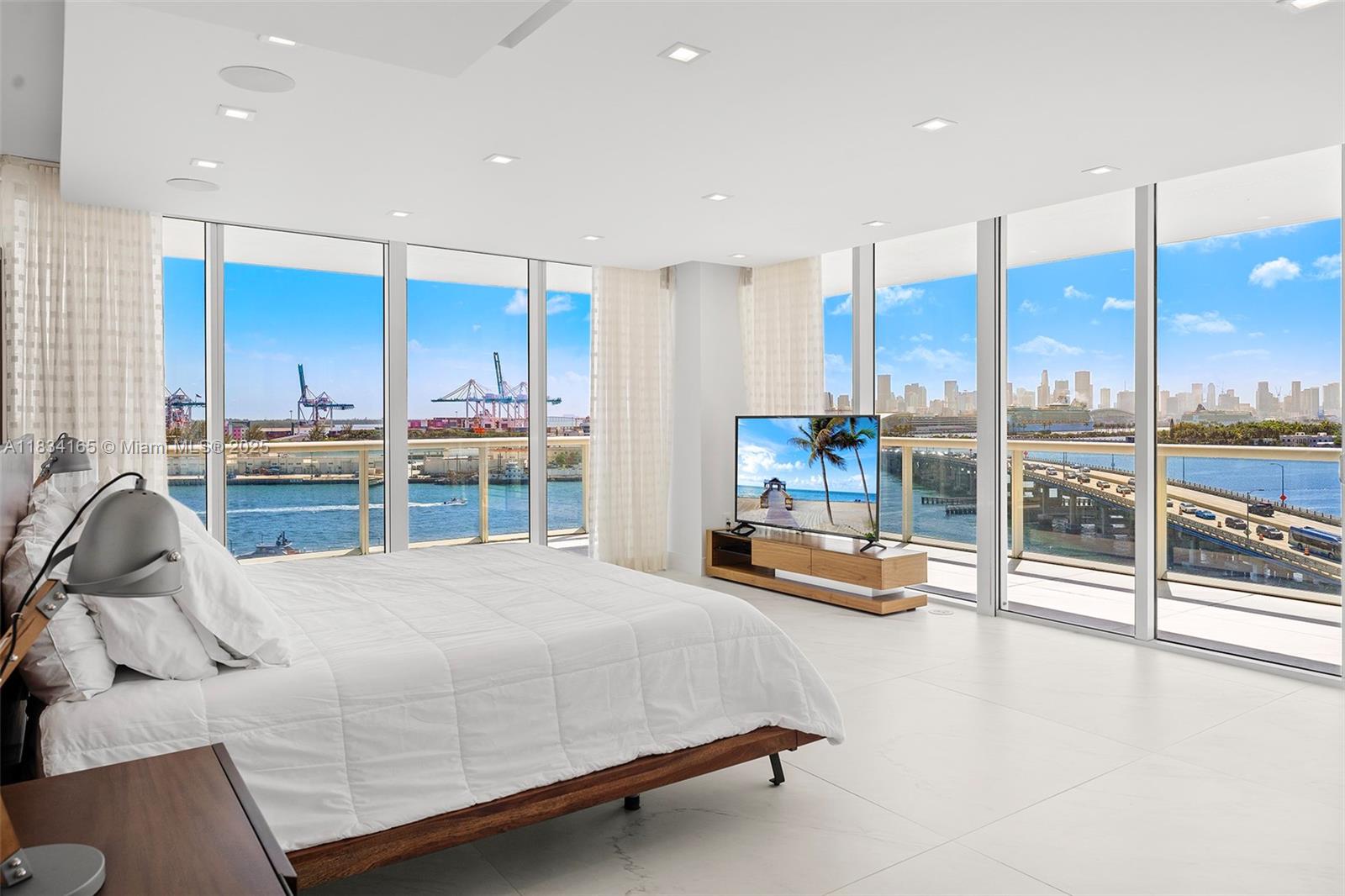 ICON CONDO - Residential