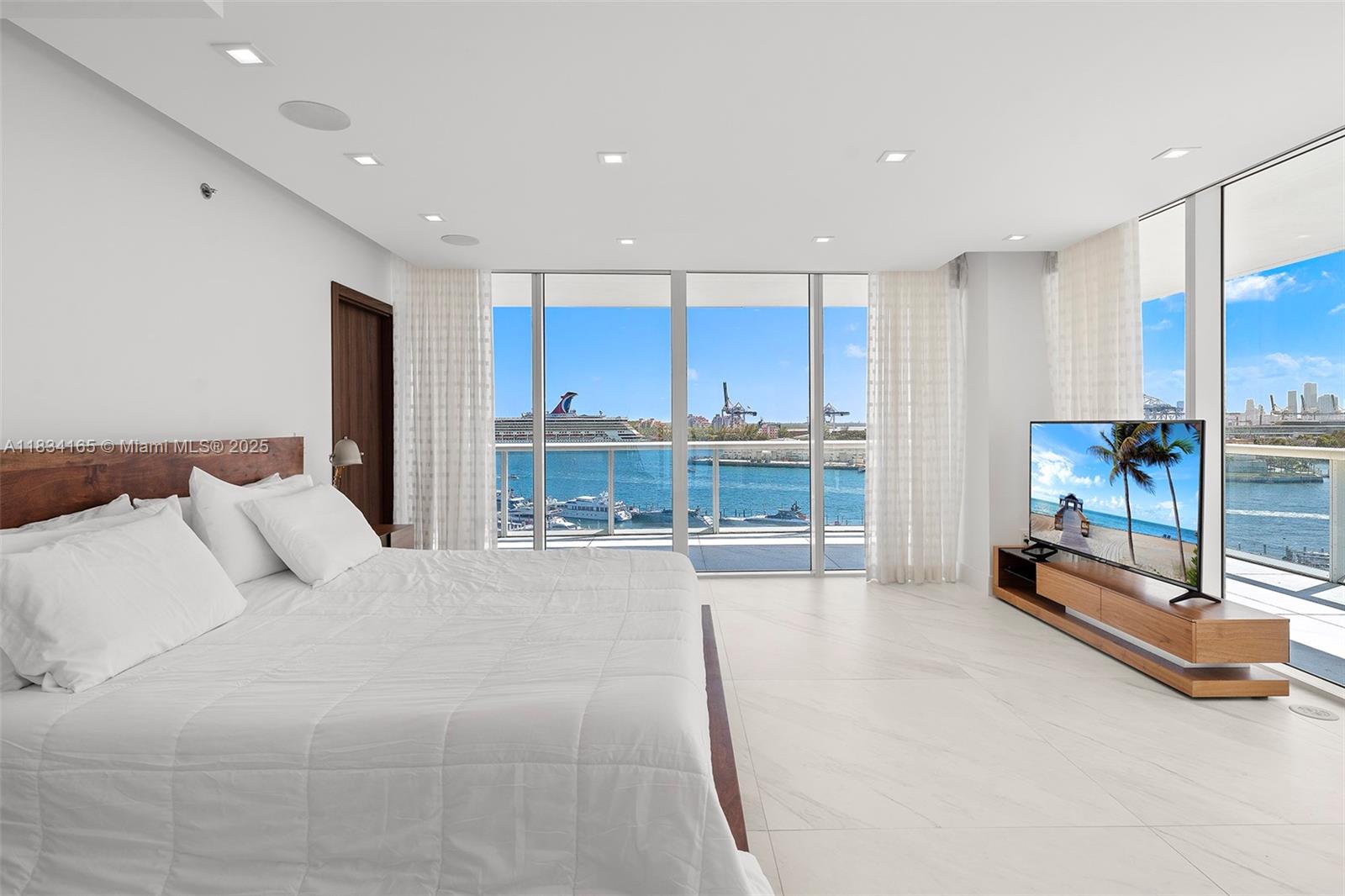 ICON CONDO - Residential