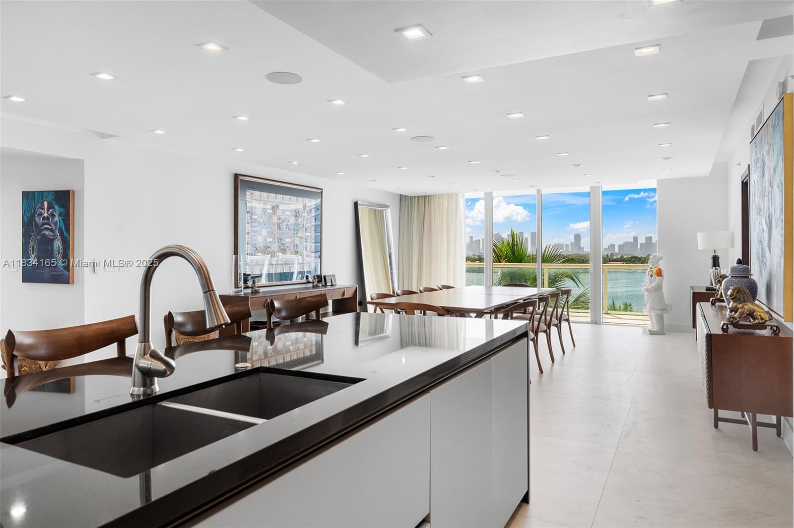 ICON CONDO - Residential