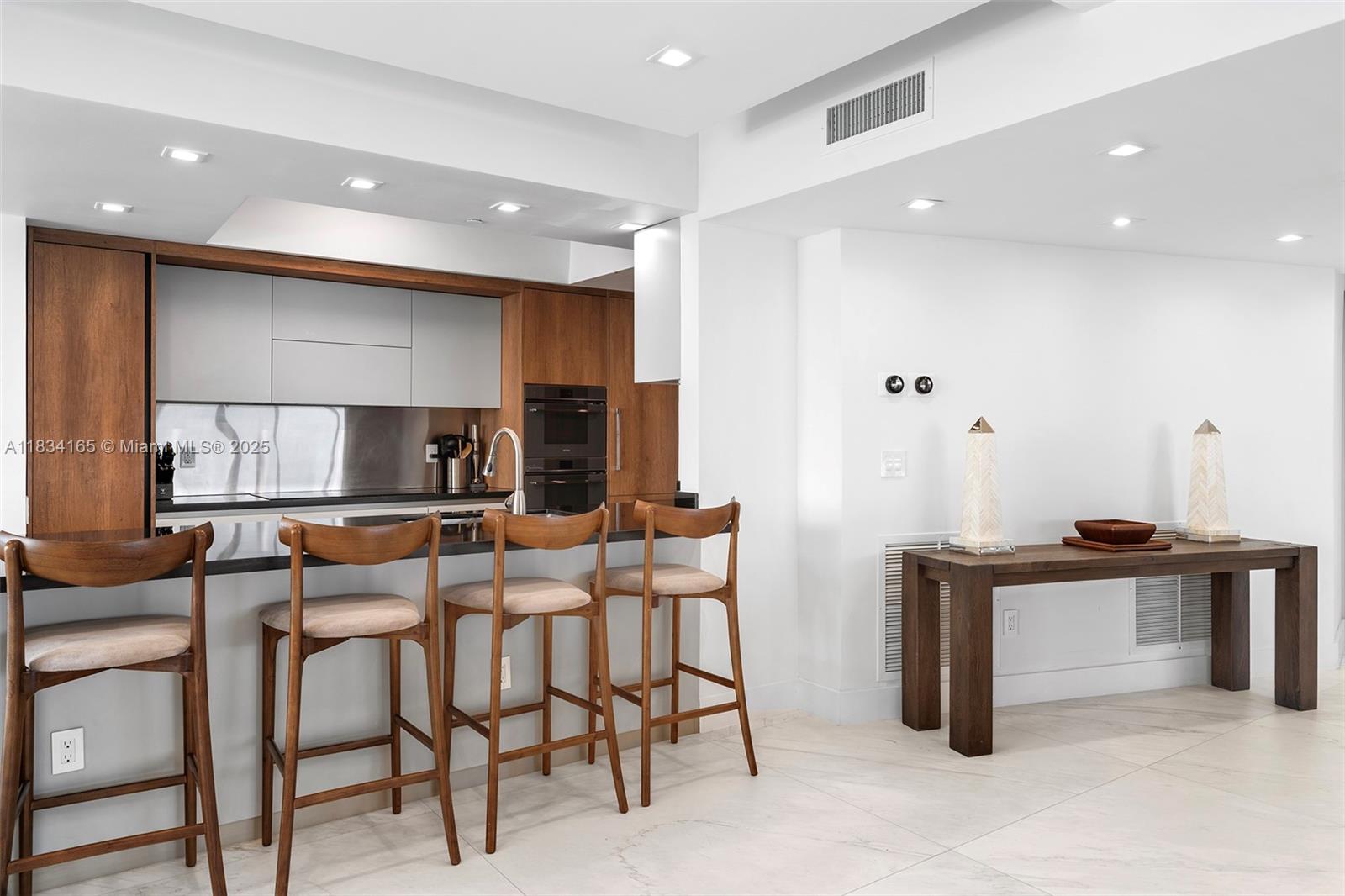 ICON CONDO - Residential