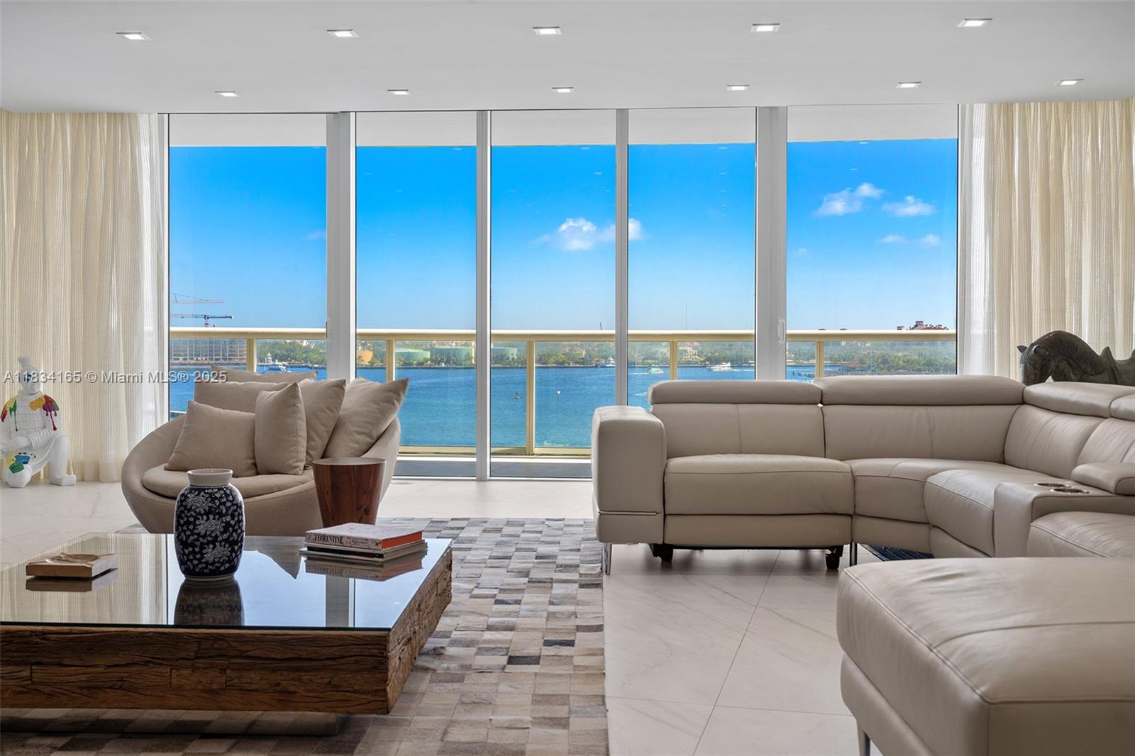 ICON CONDO - Residential