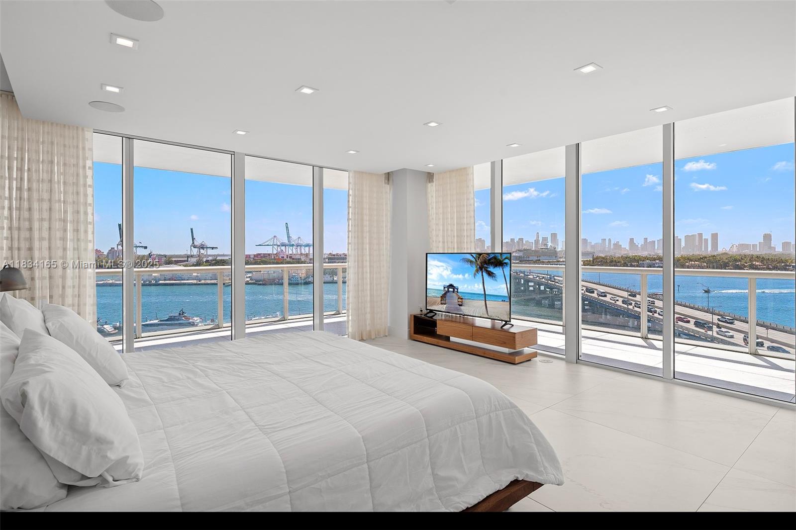 ICON CONDO - Residential