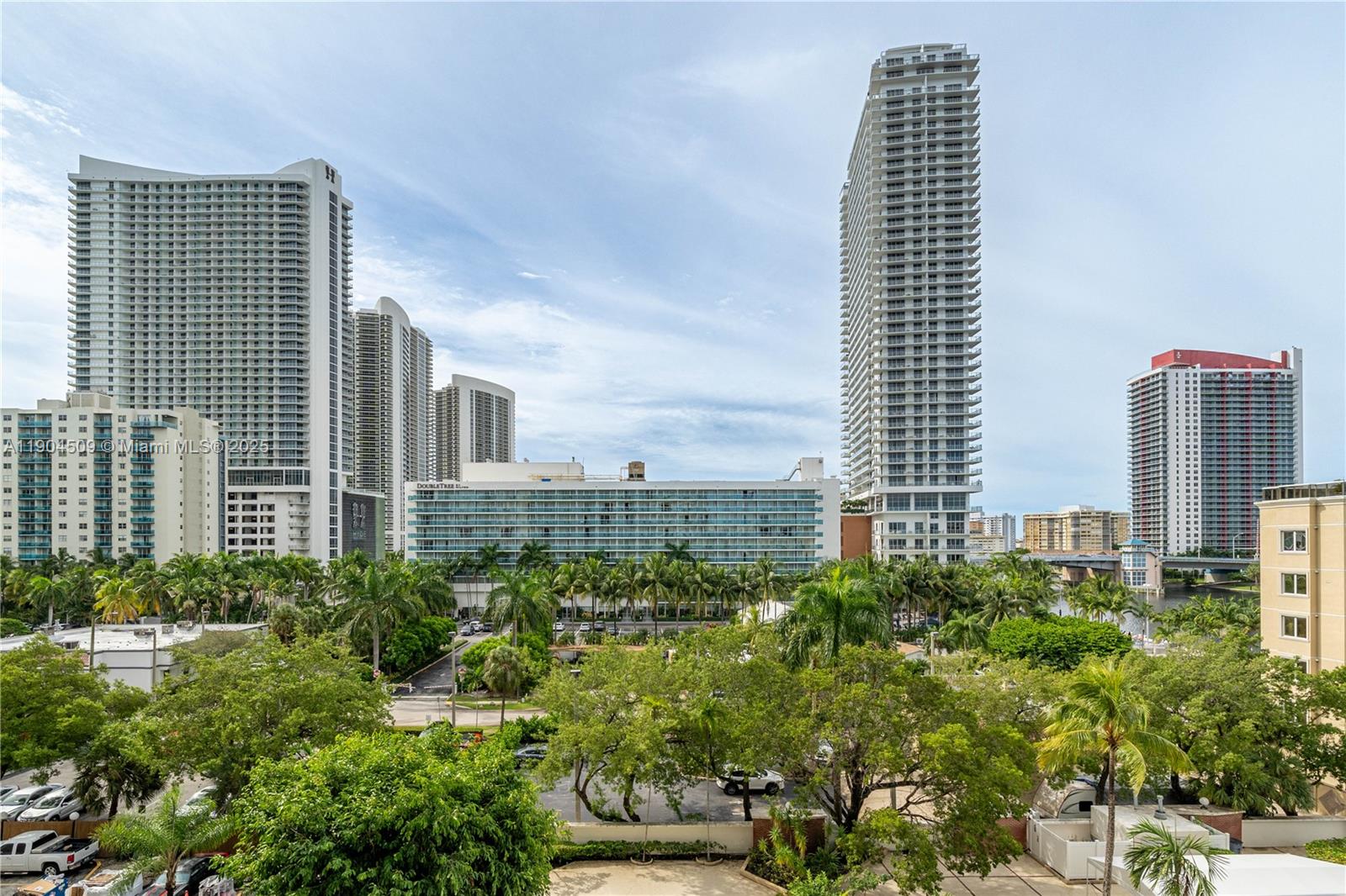 HALLMARK OF HOLLYWOOD CON - Residential Lease