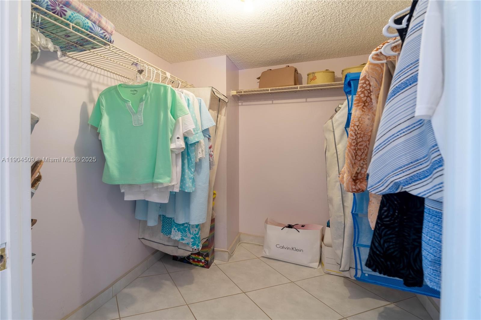 HALLMARK OF HOLLYWOOD CON - Residential Lease