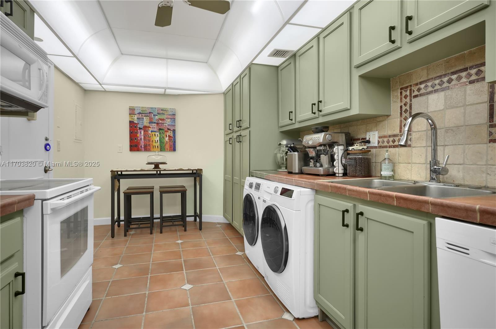 TOWERS OF KEY BISCAYNE CO - Residential