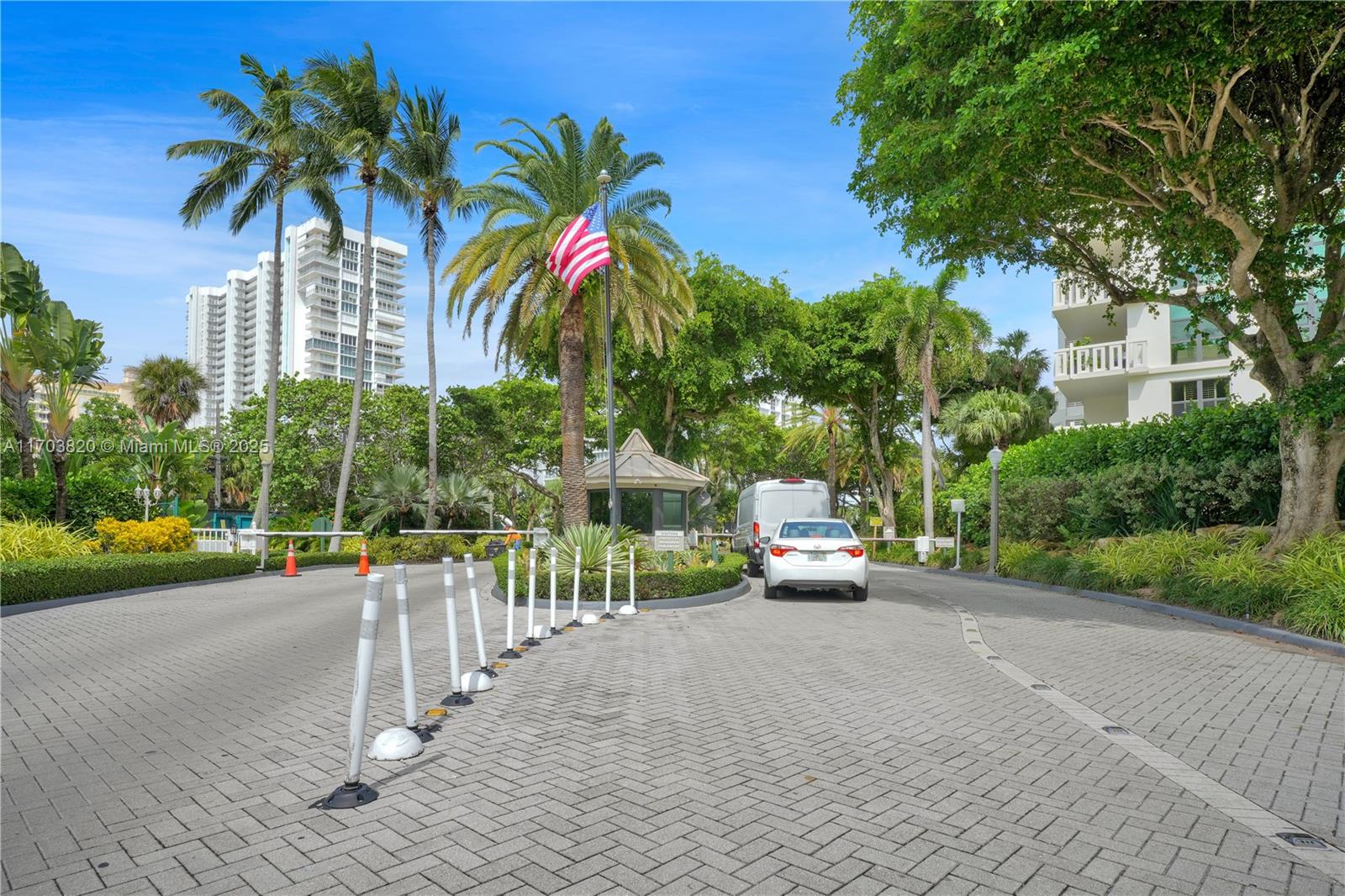 TOWERS OF KEY BISCAYNE CO - Residential