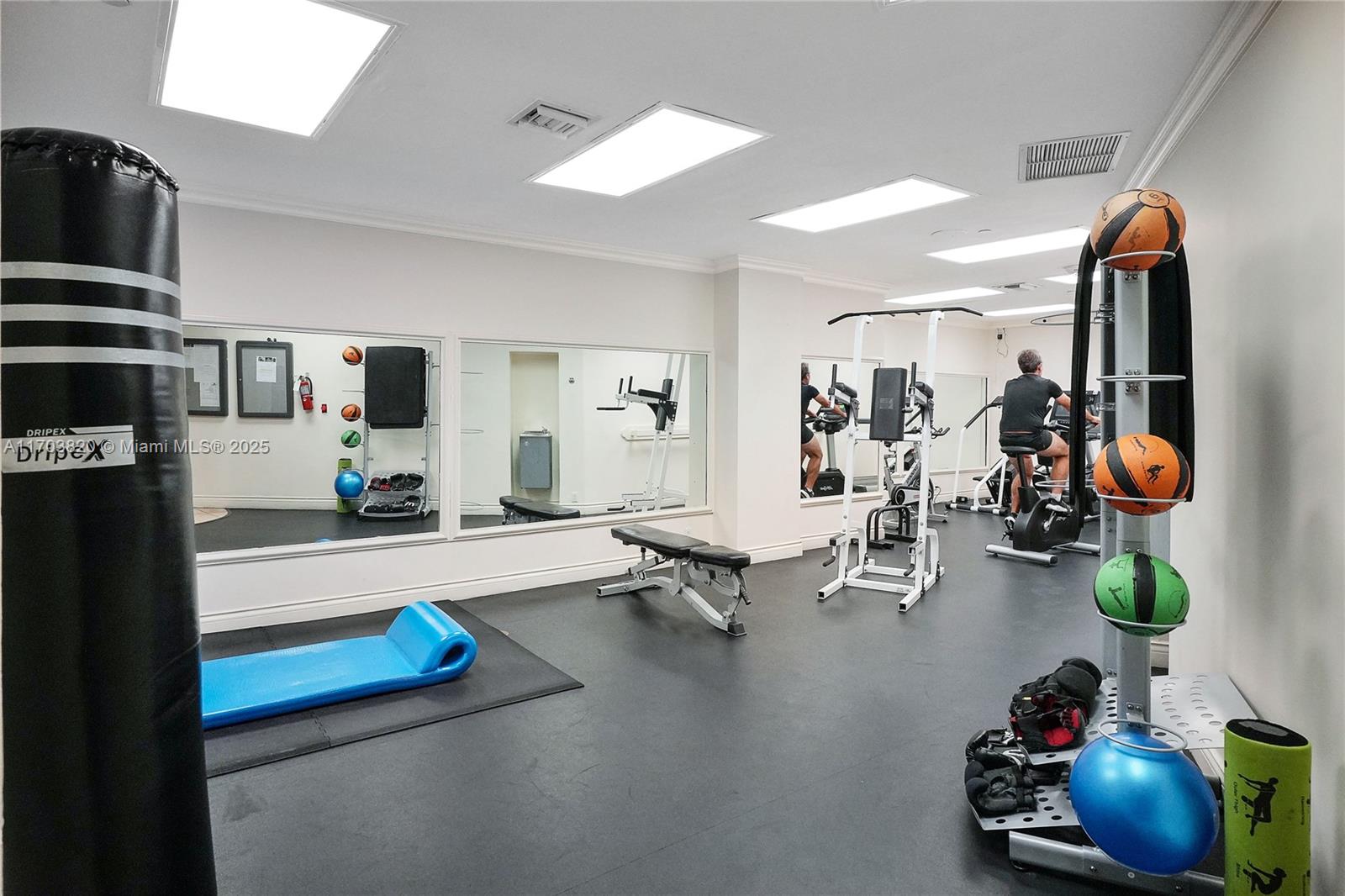 TOWERS OF KEY BISCAYNE CO - Residential