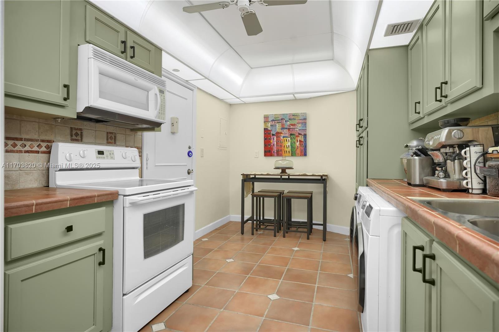 TOWERS OF KEY BISCAYNE CO - Residential