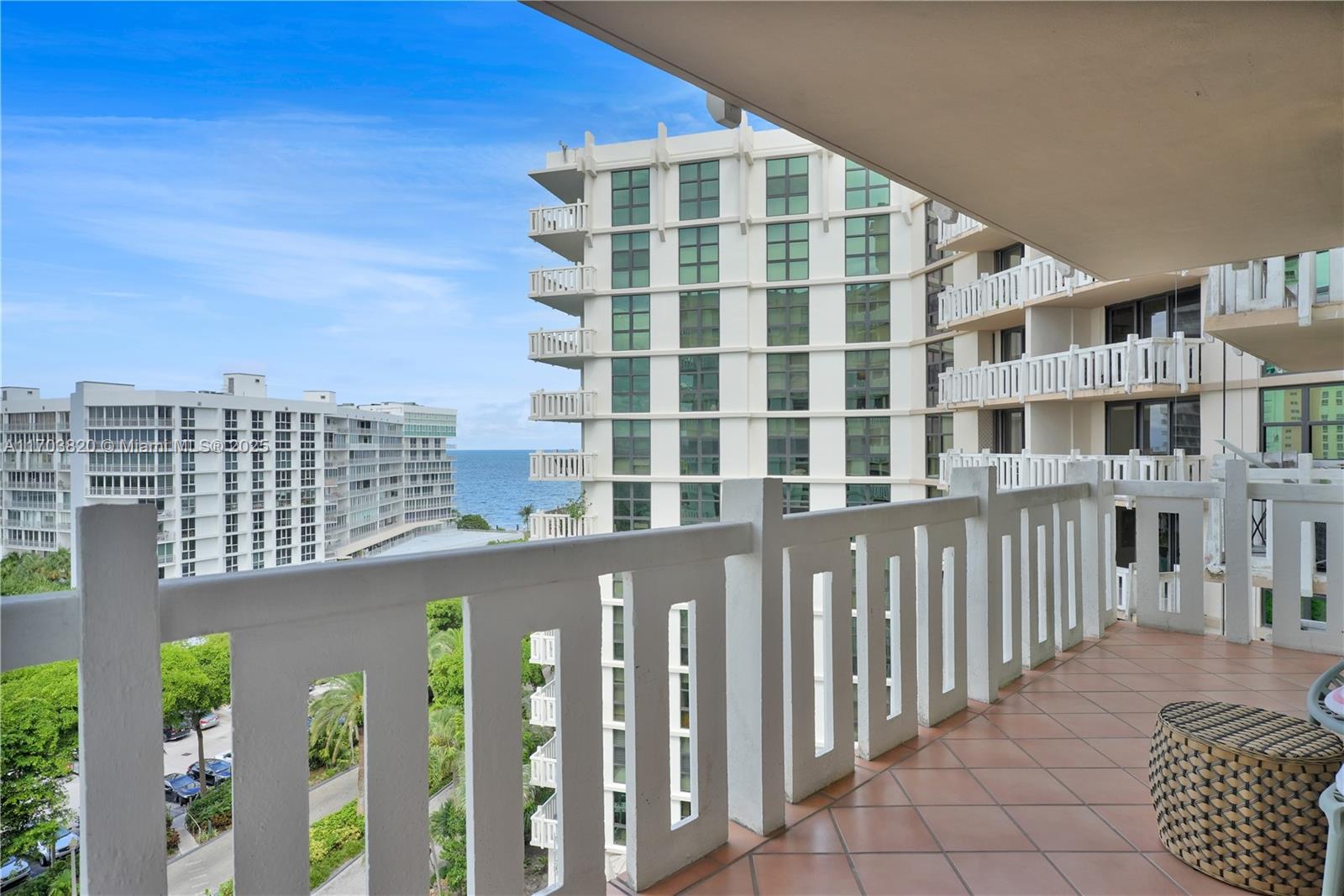 TOWERS OF KEY BISCAYNE CO - Residential