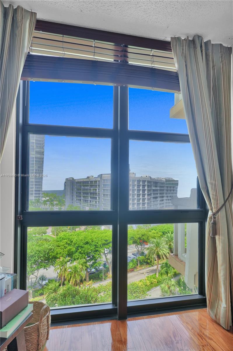 TOWERS OF KEY BISCAYNE CO - Residential