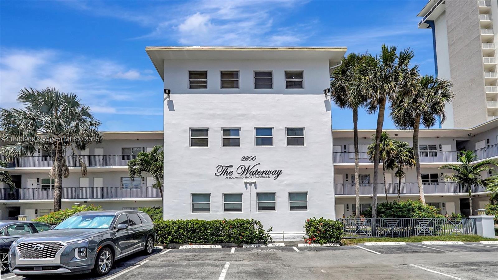 Waterway @ Hollywood Beach - Residential