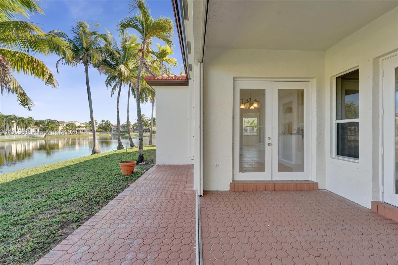 WINDSOR PALMS - Residential