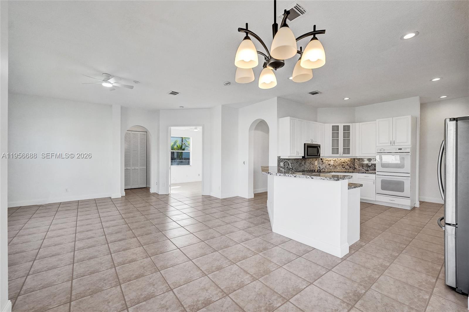 WINDSOR PALMS - Residential