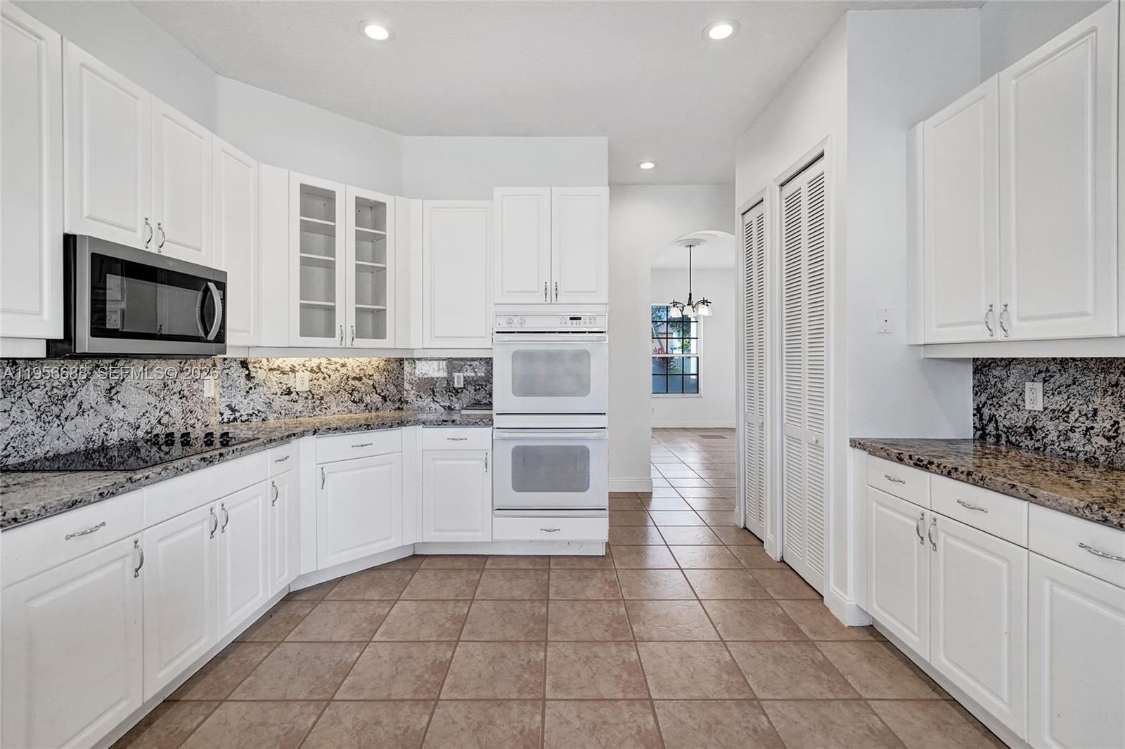 WINDSOR PALMS - Residential