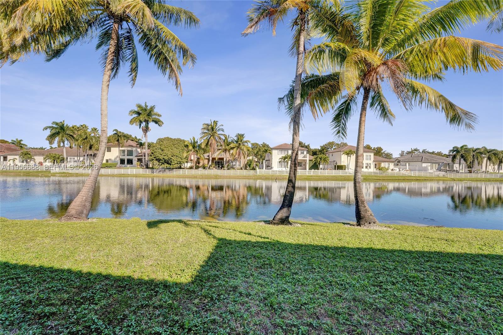 WINDSOR PALMS - Residential