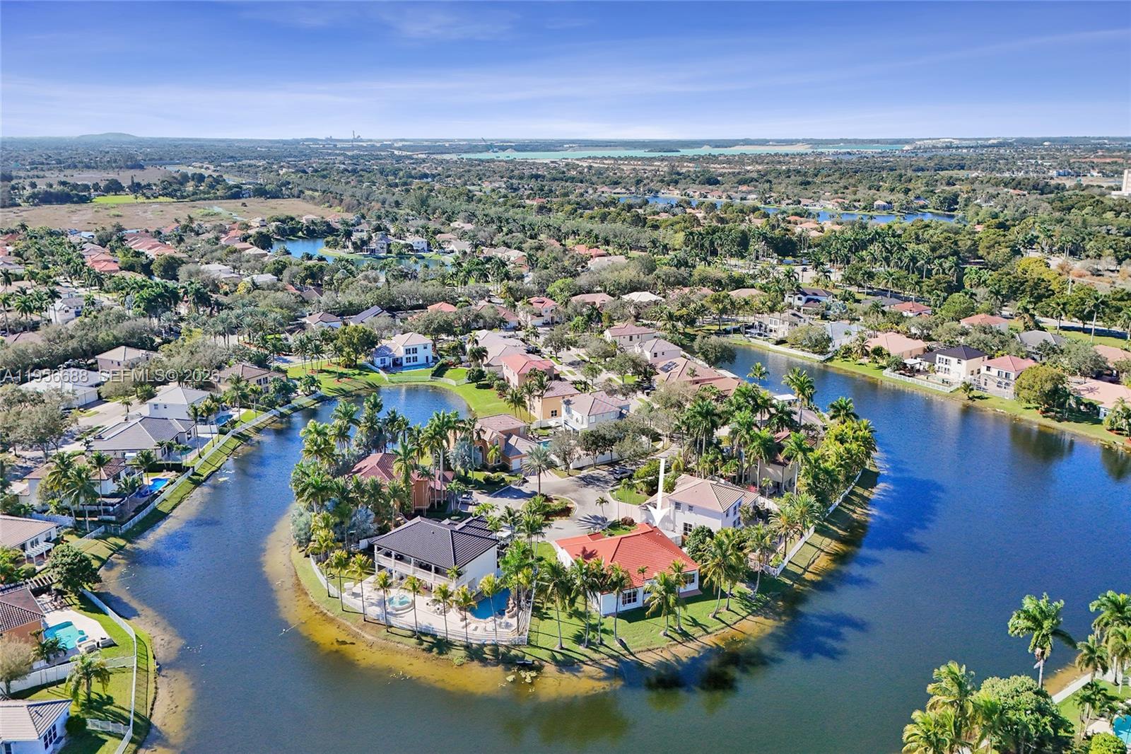 WINDSOR PALMS - Residential