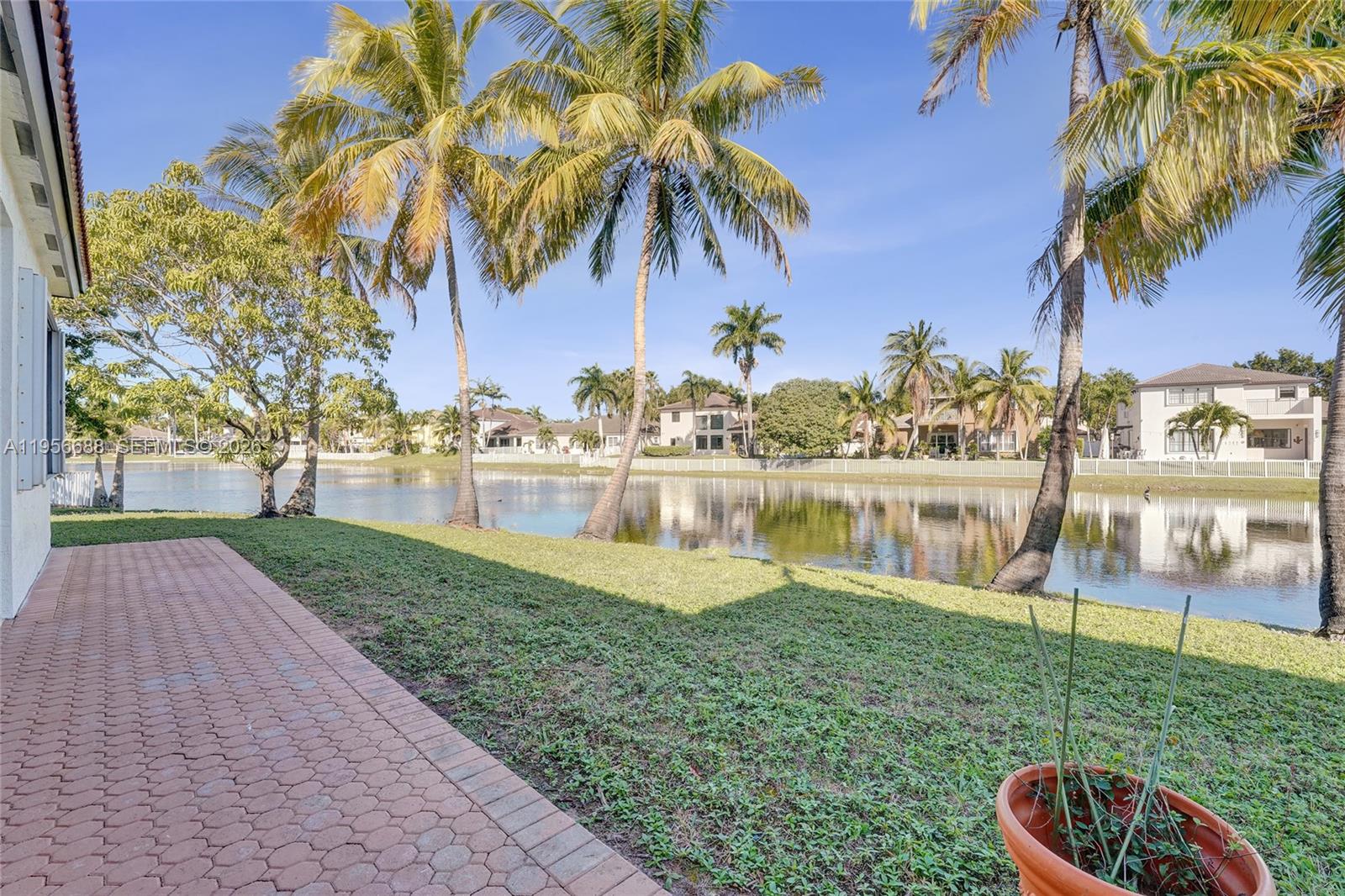 WINDSOR PALMS - Residential