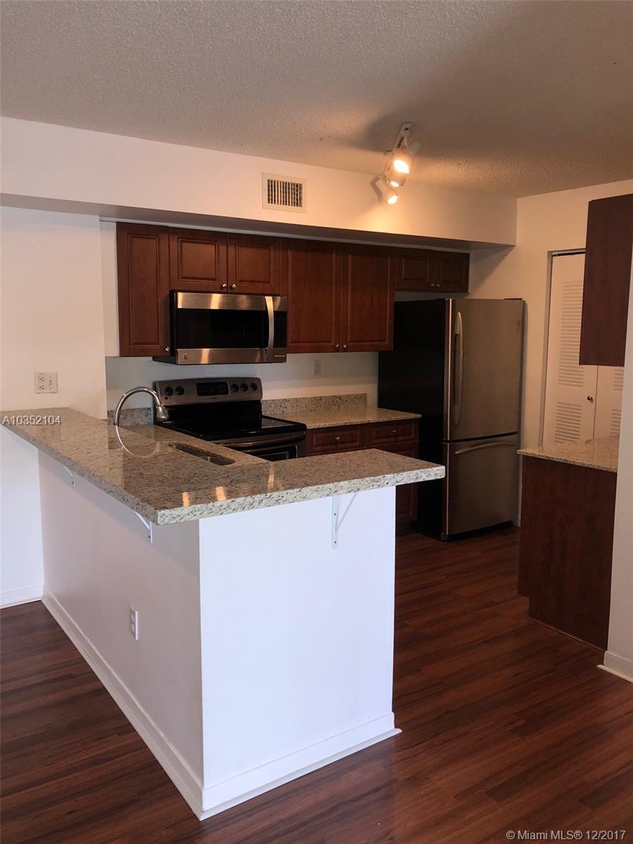 Excellent 3 Bedroom 2 Bathroom condo with new laminate floor, brand new kitchen with stainless steel appliances, Ready to Move in. located on University Drive close to Nova Southeastern University college campus, to the shopping centers and all mayor highways.