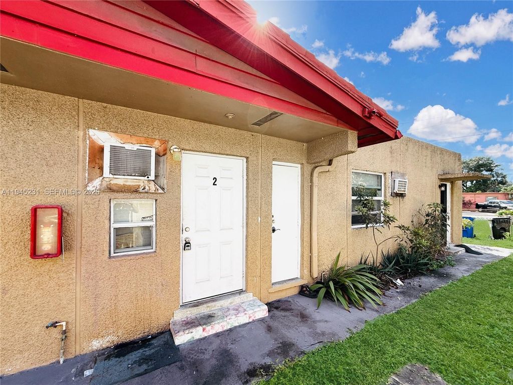 Photo of 635 NW 22nd Rd, Fort Lauderdale, FL 33311 (MLS # A11945231)