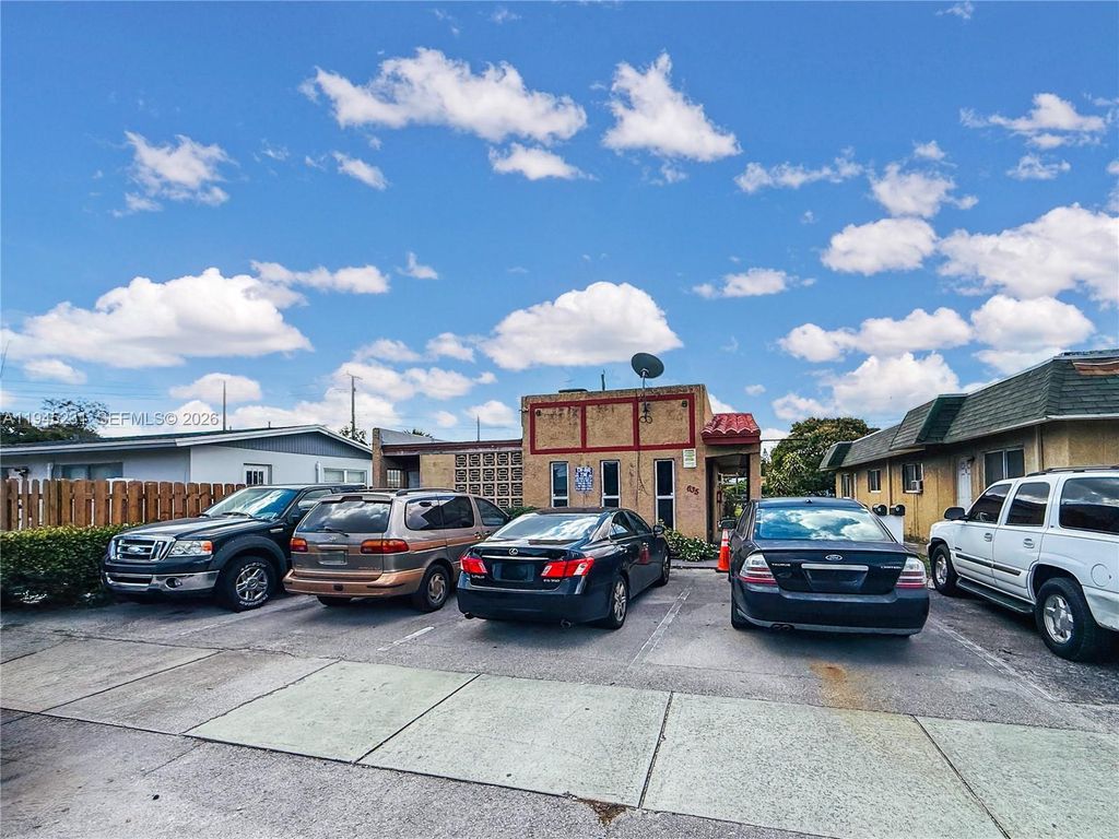Photo of 635 NW 22nd Rd, Fort Lauderdale, FL 33311 (MLS # A11945231)