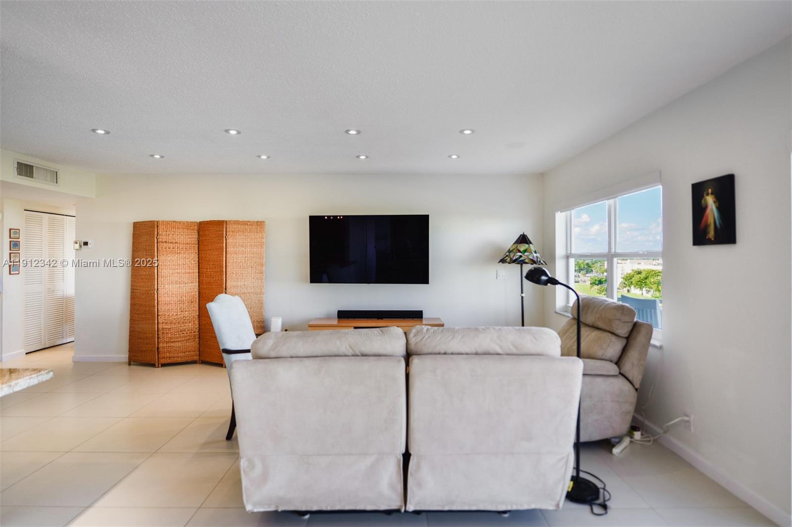 400 Diplomat Pkwy 704