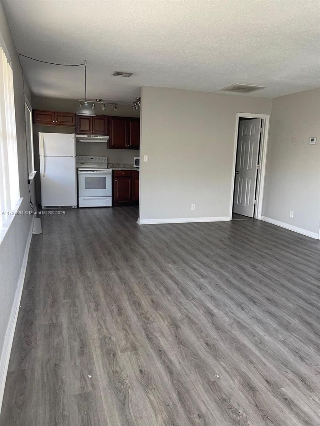 Photo of 584 Holly Dr #B, Palm Beach Gardens, FL 33410 (MLS # A11727664)