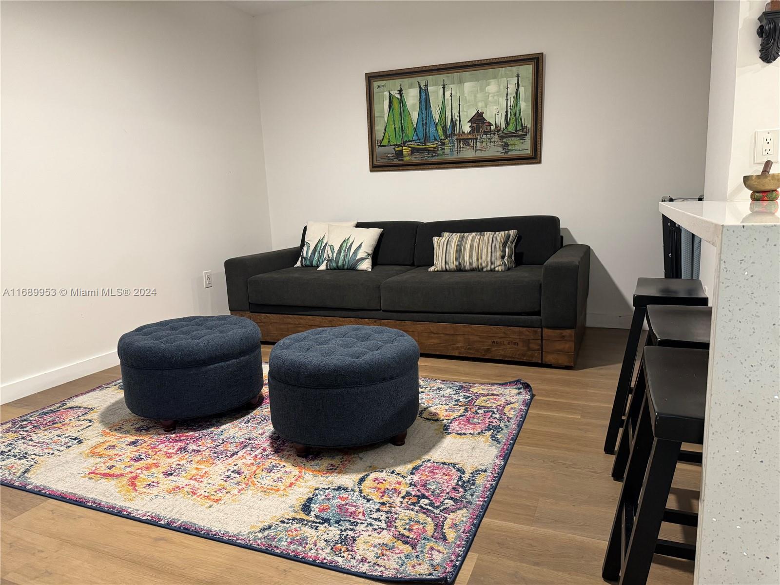 THE LINCOLN CONDO - Residential