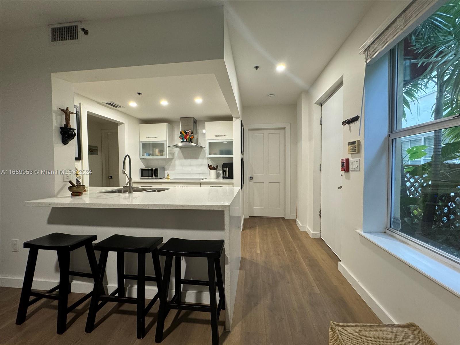 THE LINCOLN CONDO - Residential