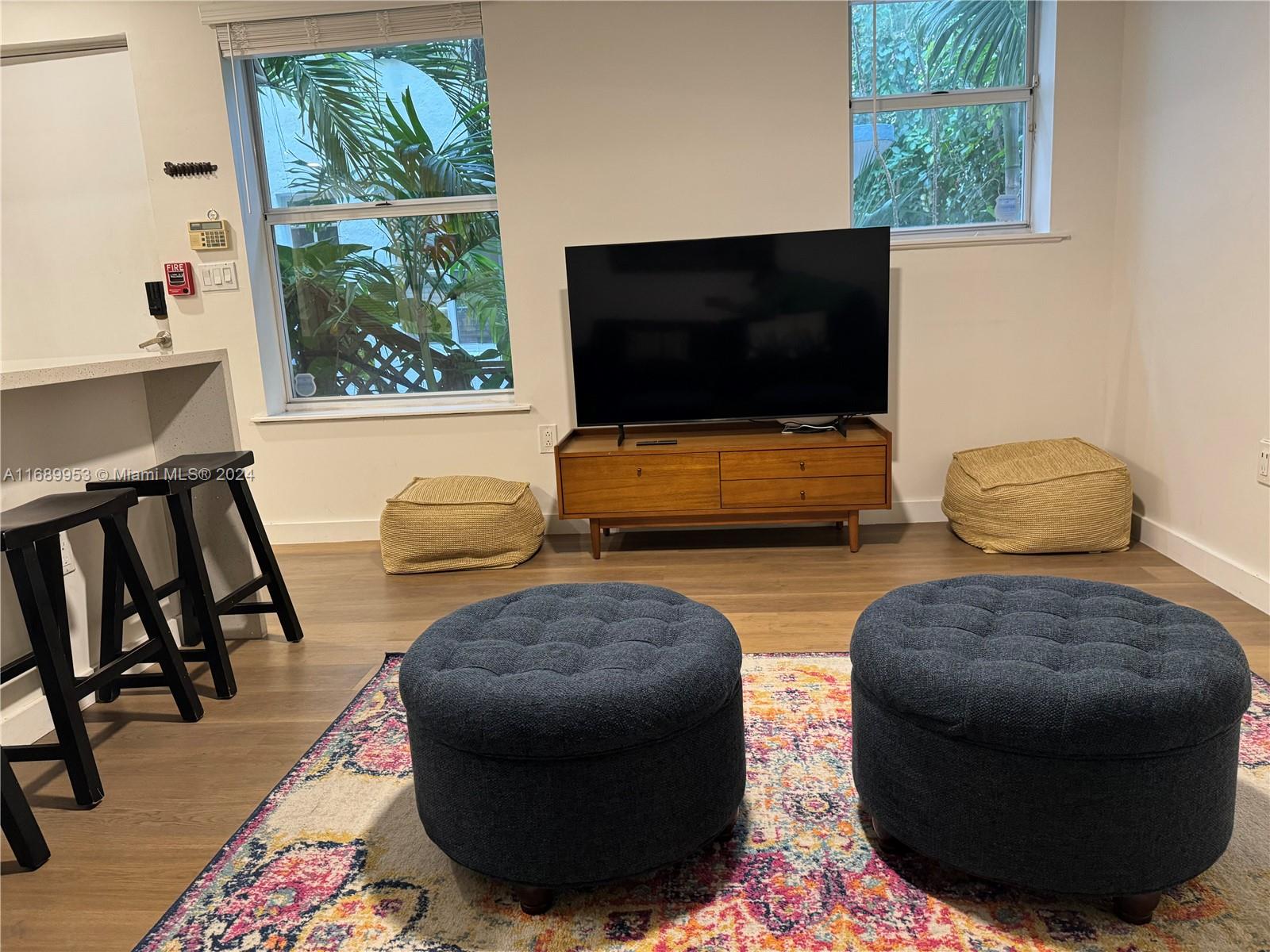 THE LINCOLN CONDO - Residential