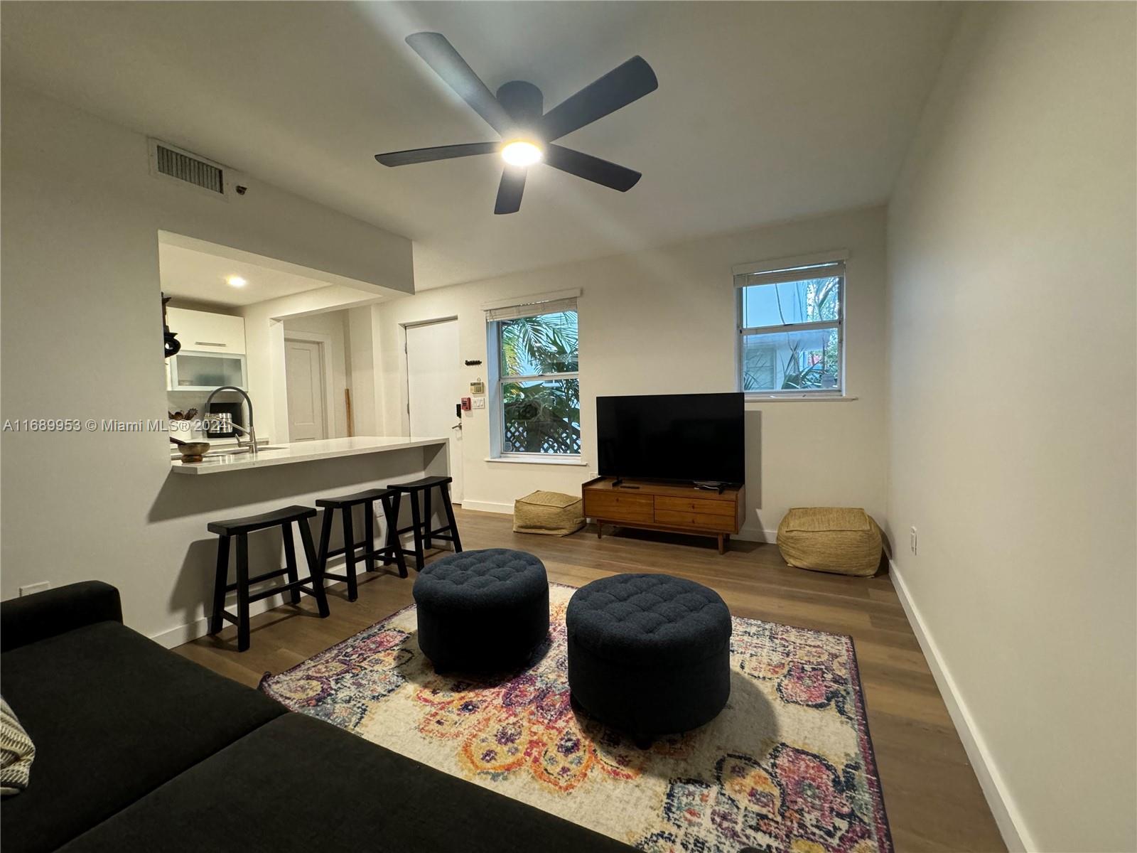 THE LINCOLN CONDO - Residential