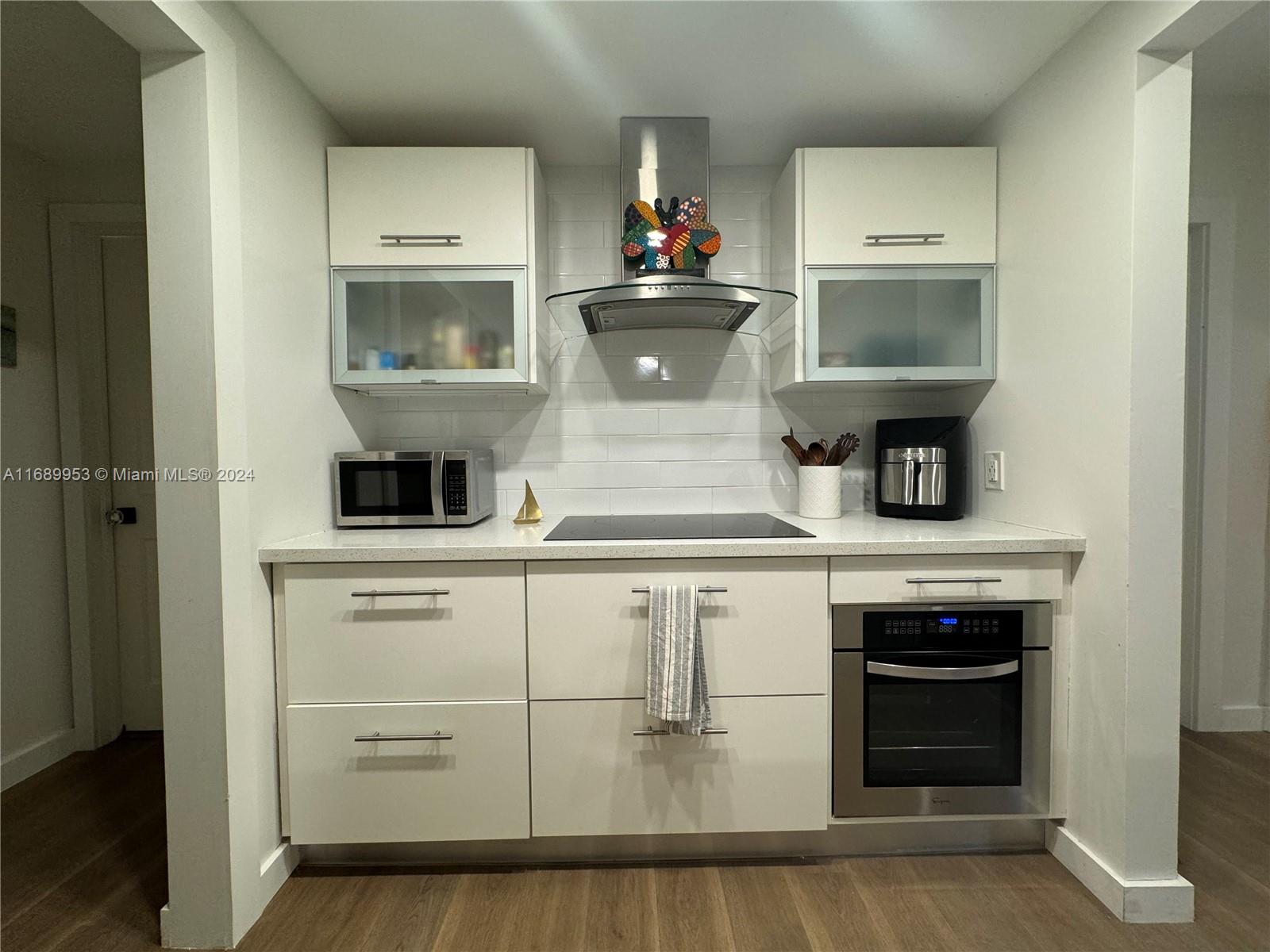 THE LINCOLN CONDO - Residential